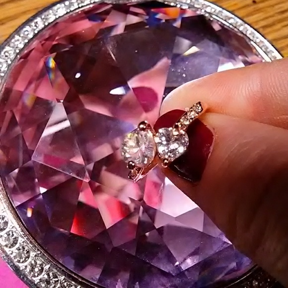 Gold Ring with Heart shaped CZ - Picture 2 of 8